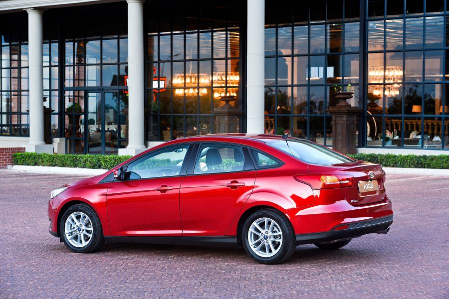  Ford Focus Sedan 2015 года  (ZA) (фото 17 из 29)